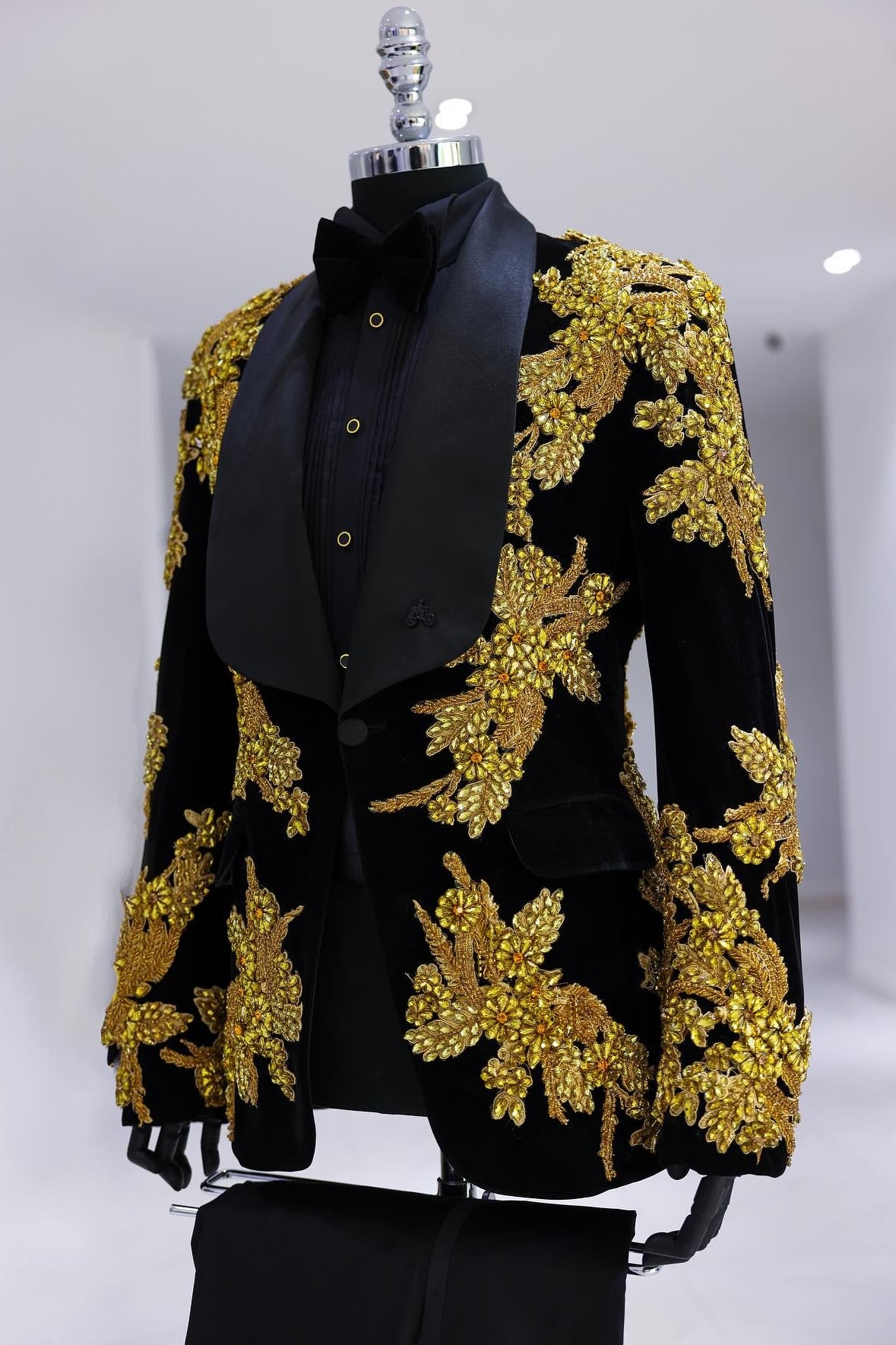 Gorgeous Full Gold Crystal Appliqués Black 2 Piece Prom Wedding Suits