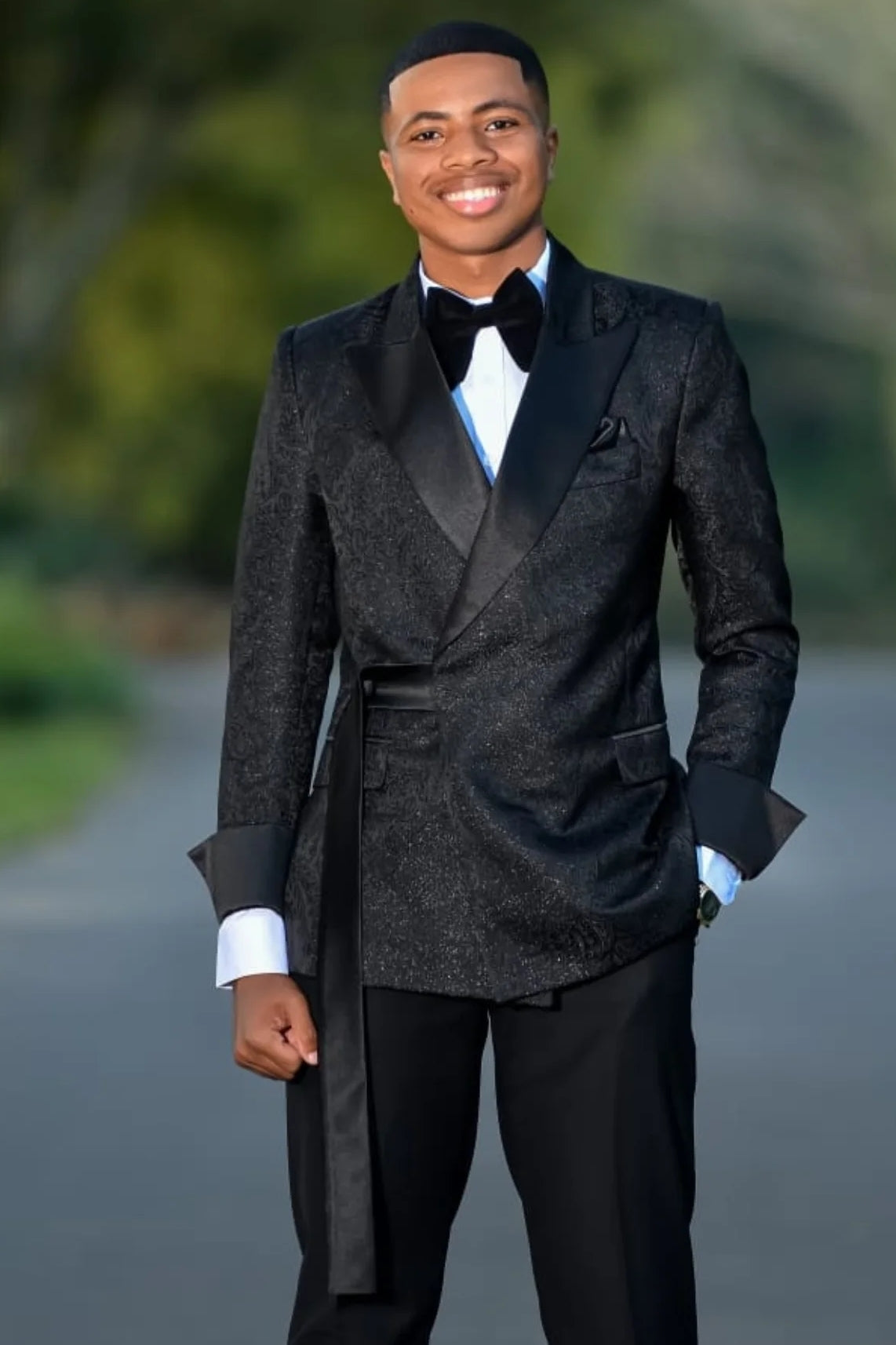 Fashion Black Jacquard Slim Fit Men Suits with Silk Lapel