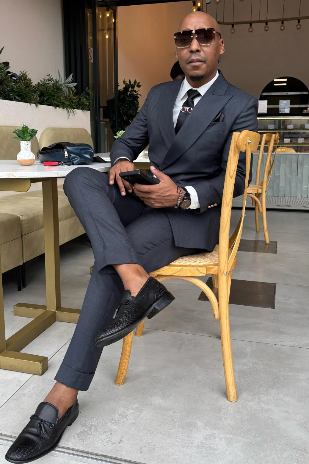 Cool Black Close Fitting Peaked Lapel Men Suits with One Button