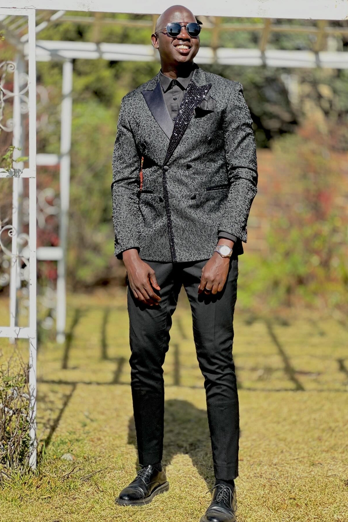 Shiny Black Jacquard Double Breasted Crystal Prom Suits