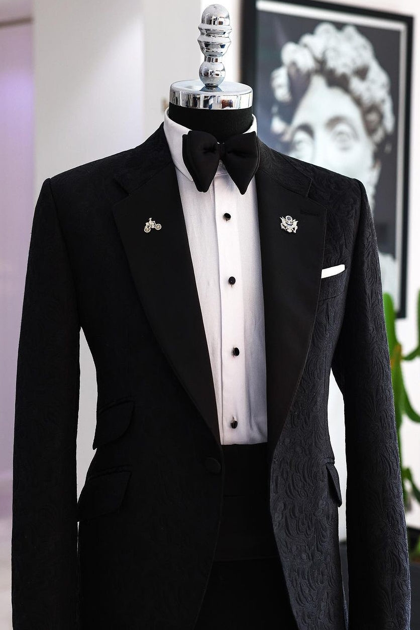 Fashionable Black Jacquard Wedding Groom Suit with 3 Flap Pockets