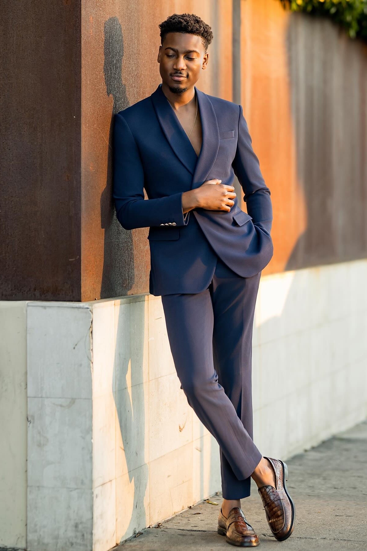 Chic Navy Blue Shawl Lapel Prom Suit with One Button