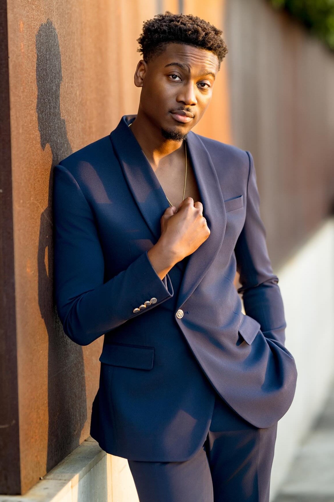 Chic Navy Blue Shawl Lapel Prom Suit with One Button