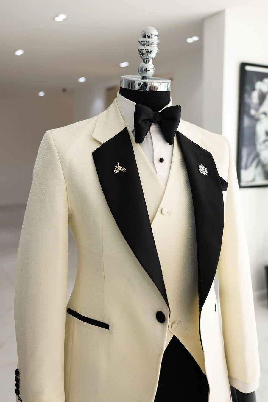Tailor-made 3 Piece Ivory White Men's Wedding Suit with Black Lapel