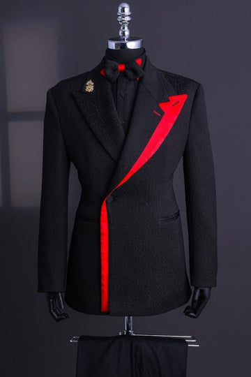 Elaborate Red Spliced Peaked Lapel Black Jacquard Prom Suit