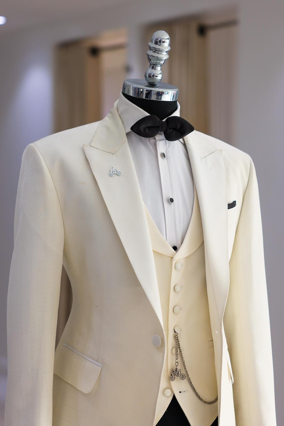 Simple 3 Piece Cream White Wedding Tuxedo Groom Suits