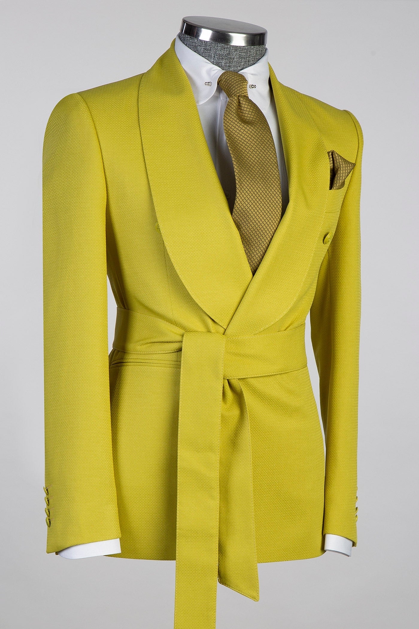 Yellow Shawl Lapel Double Breasted Prom Suits with Belt