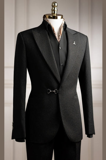 Chic Black Peak Lapel Slim Fit Prom Suit with Buckle