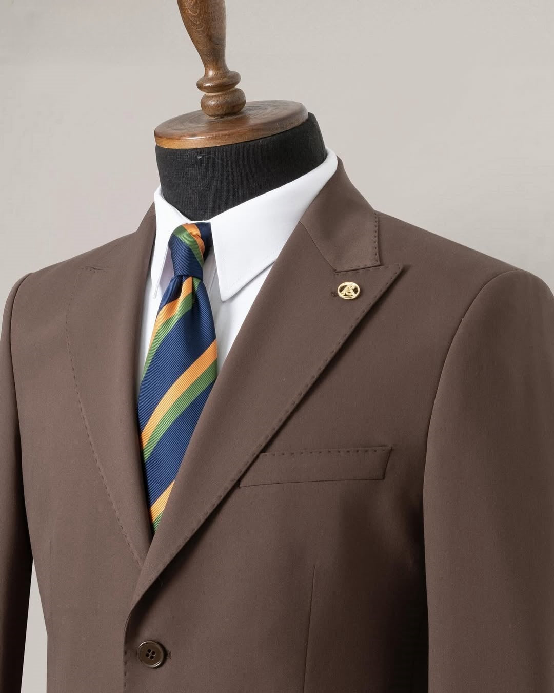 Coffee Brown Two Buttons Peak Lapel Men's Formal Suit