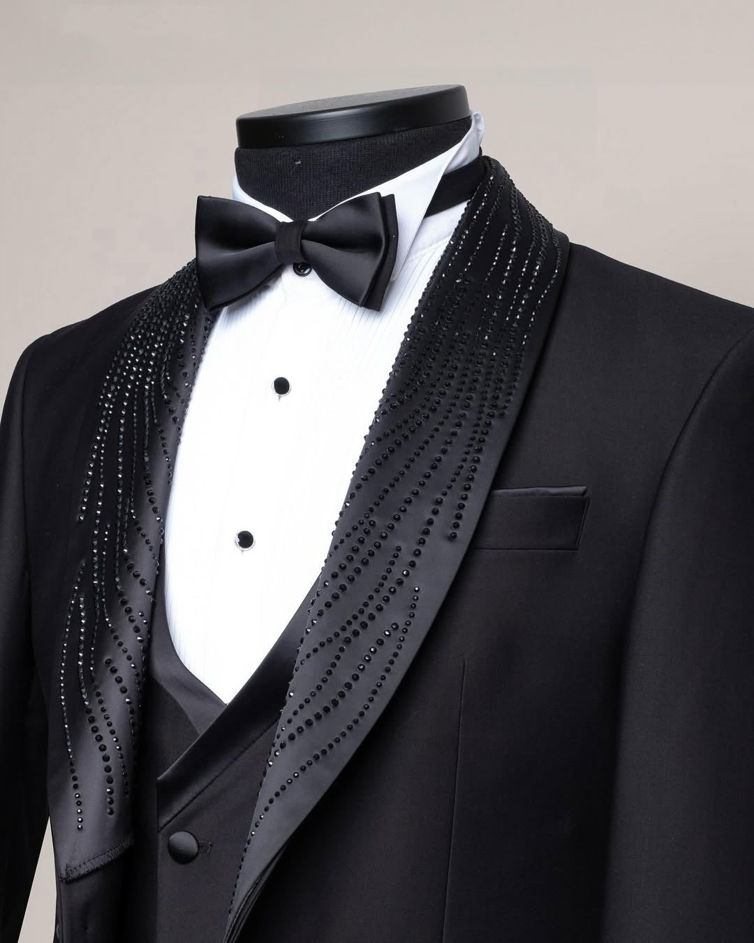 Sparkly Black Shawl Lapel Three Pieces Wedding Suits with Beadings