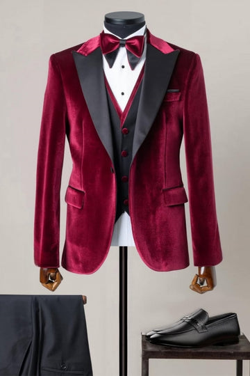 Newest Red Velvet Peaked Lapel Prom Suit