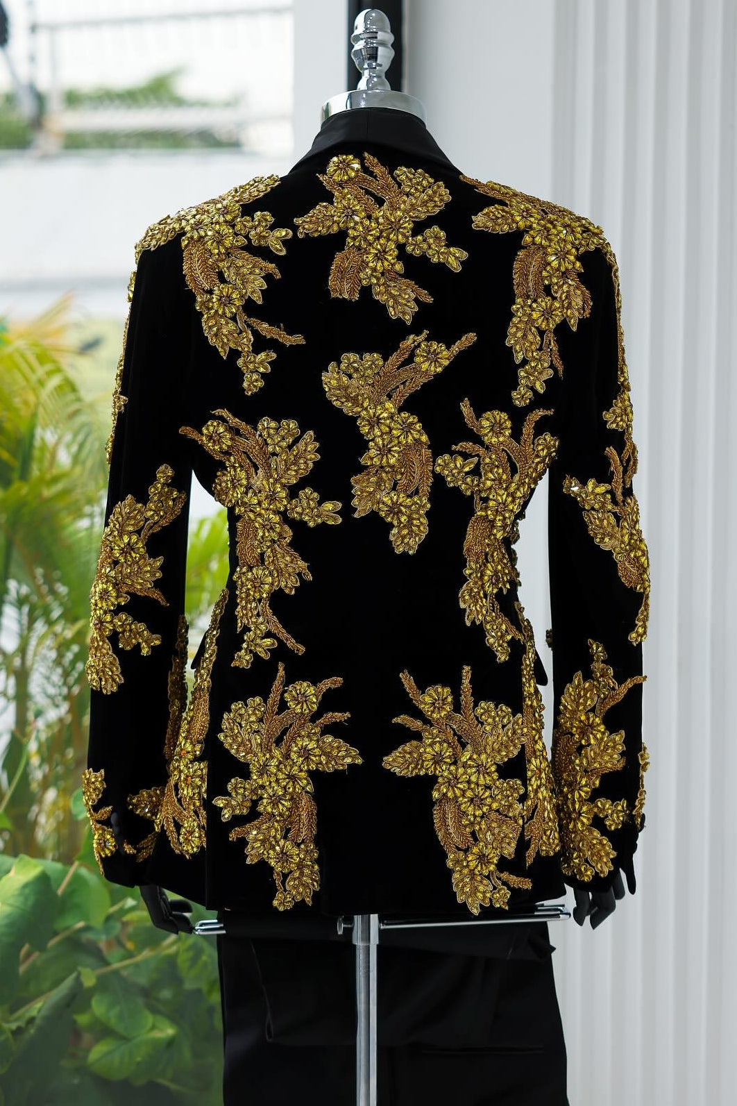 Gorgeous Full Gold Crystal Appliqués Black 2 Piece Prom Wedding Suits