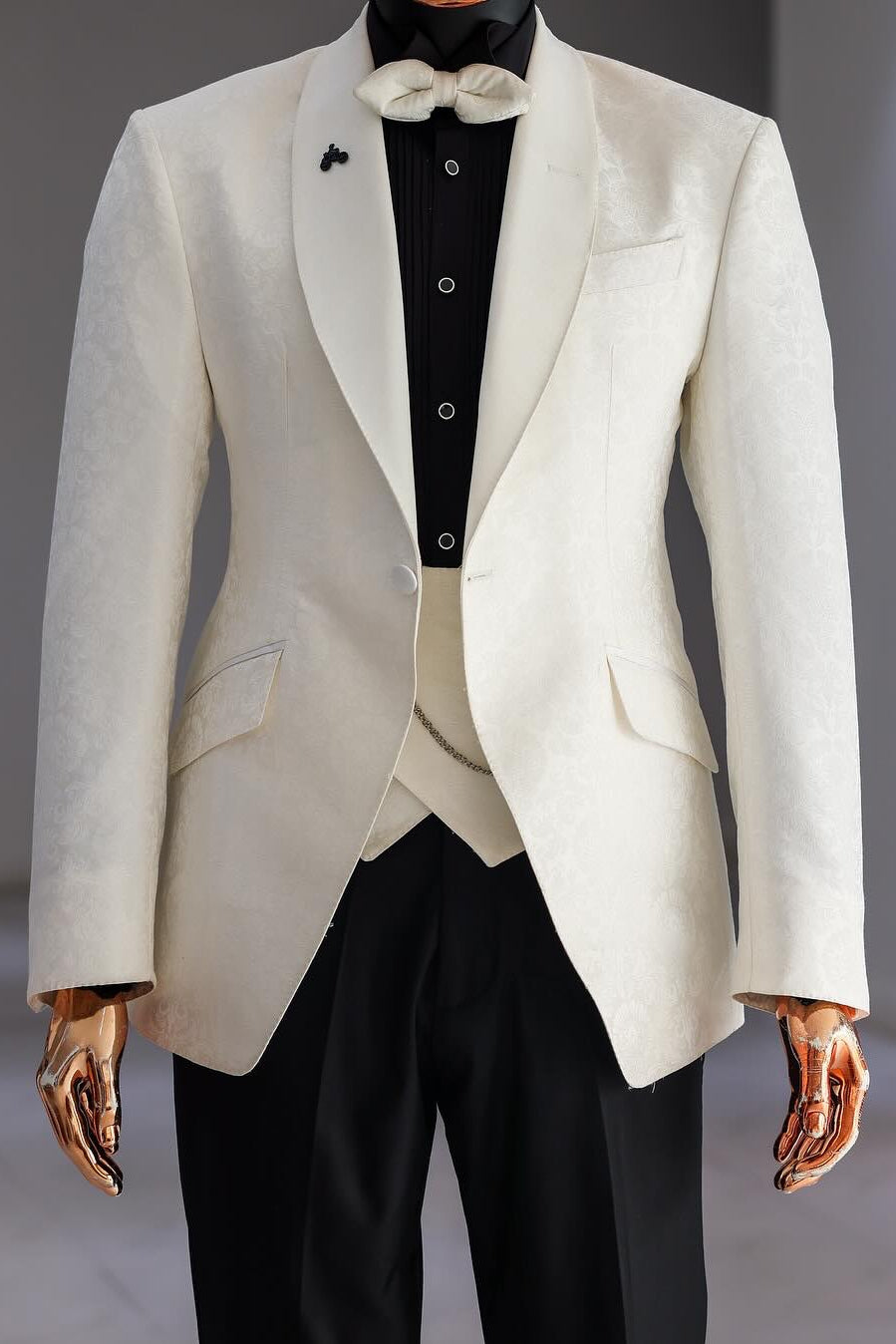 Well-fitted 3 Piece White Jacquard Wedding Suit for Groom with Black Pants