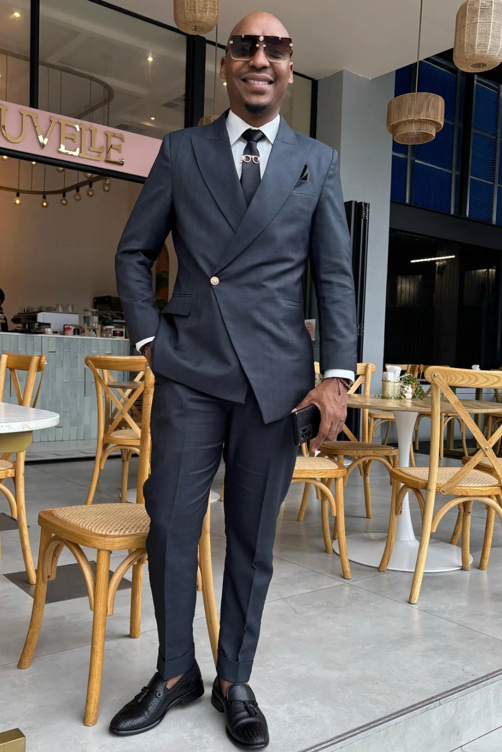 Cool Black Close Fitting Peaked Lapel Men Suits with One Button