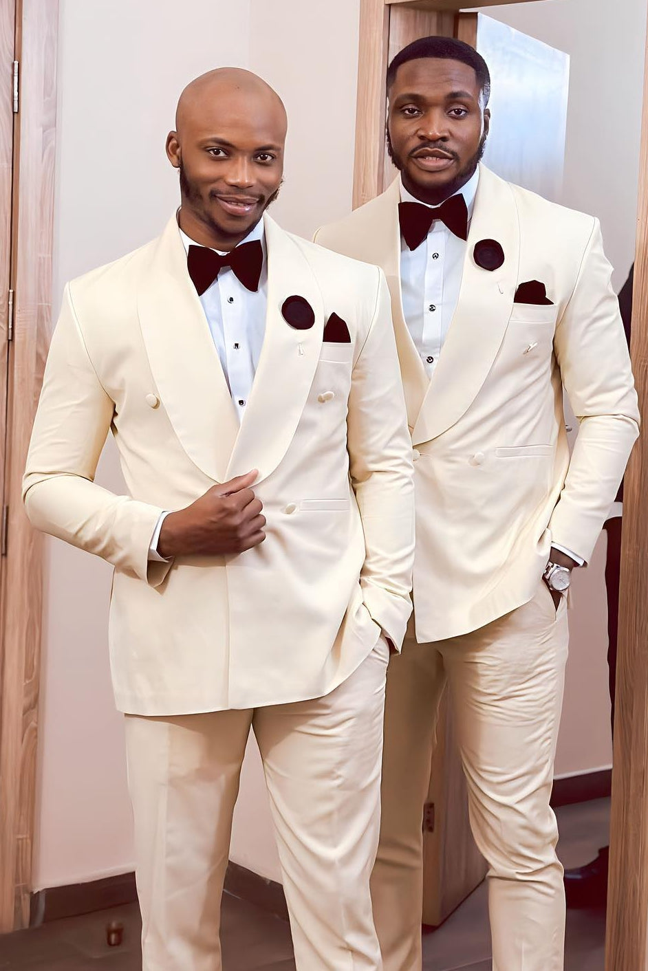 Modern White Double Breasted Shawl Lapel Groomsmen Suits
