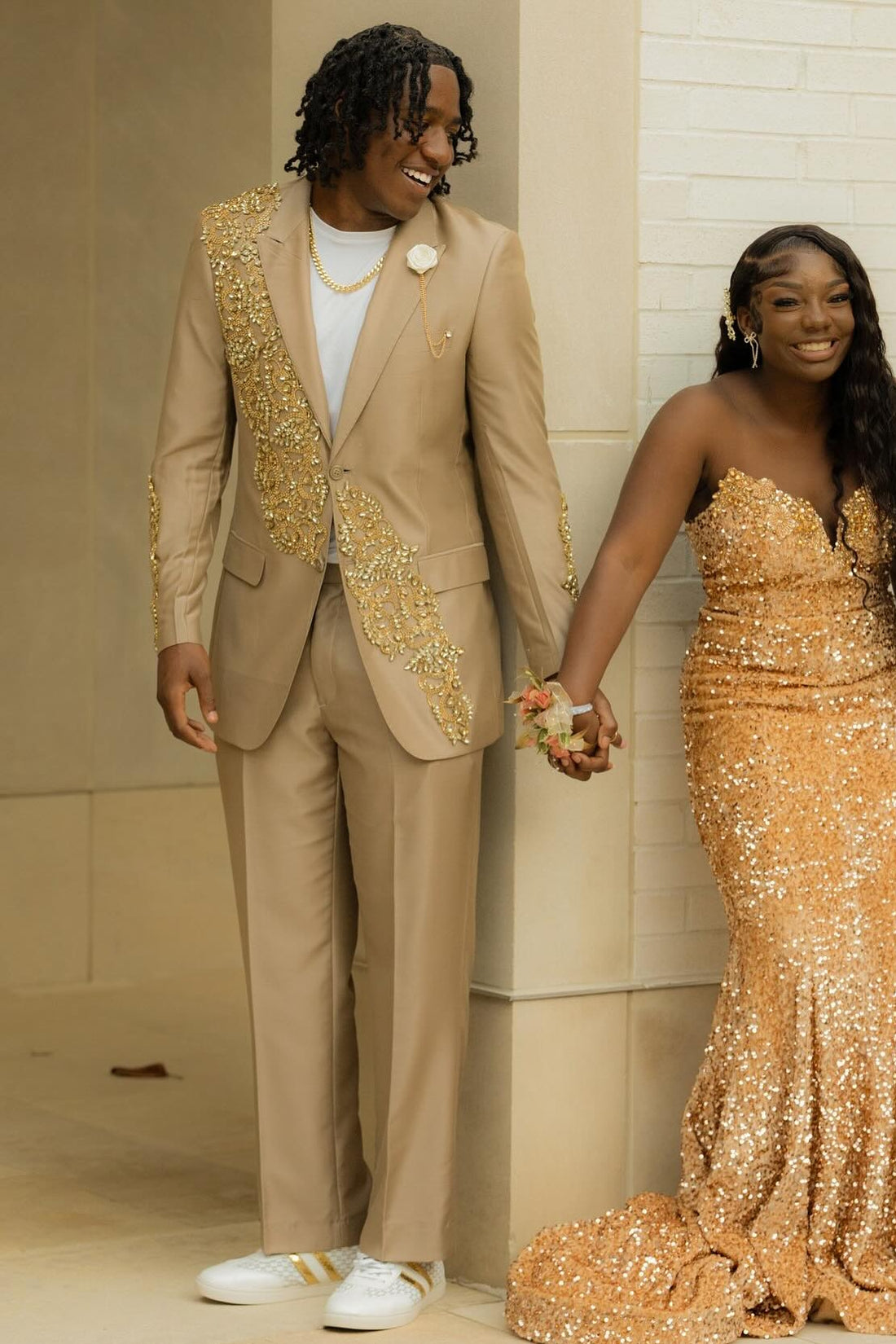 Elegant Peaked Lapel Gold Crystals Appliques Prom Suit