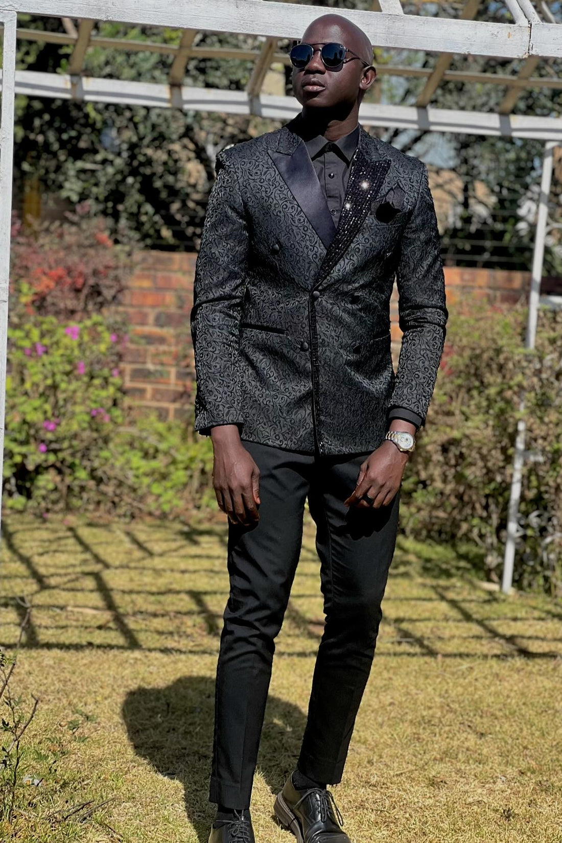 Shiny Black Jacquard Double Breasted Crystal Prom Suits