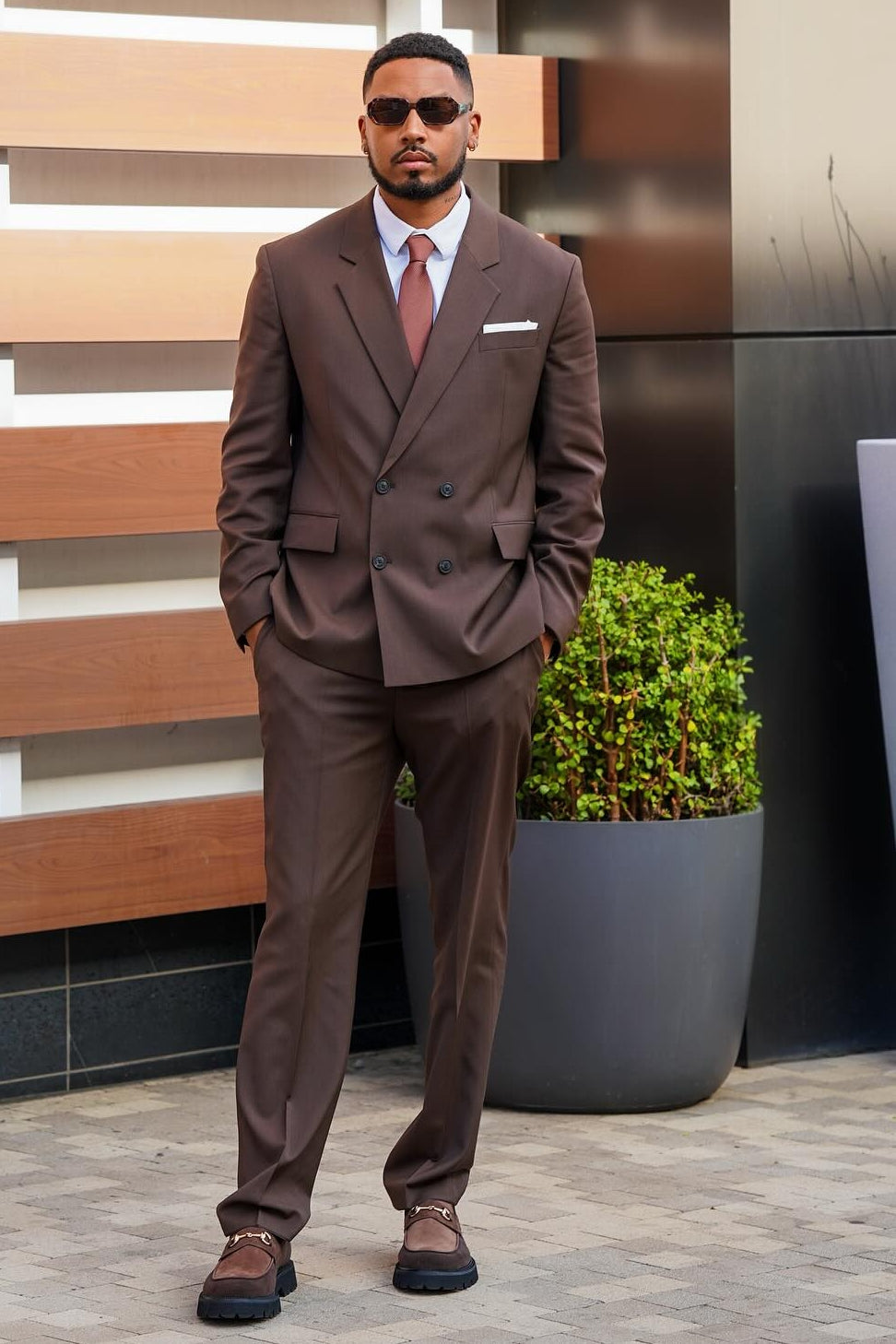 Stylish Brown Double Breasted Close Fitting Prom Men Suit