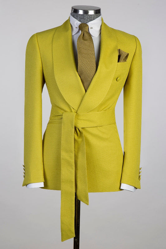 Yellow Shawl Lapel Double Breasted Prom Suits with Belt
