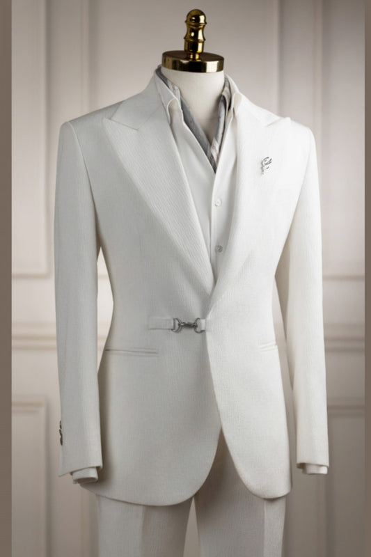 Chic White Peak Lapel Slim Fit Prom Suit with Buckle