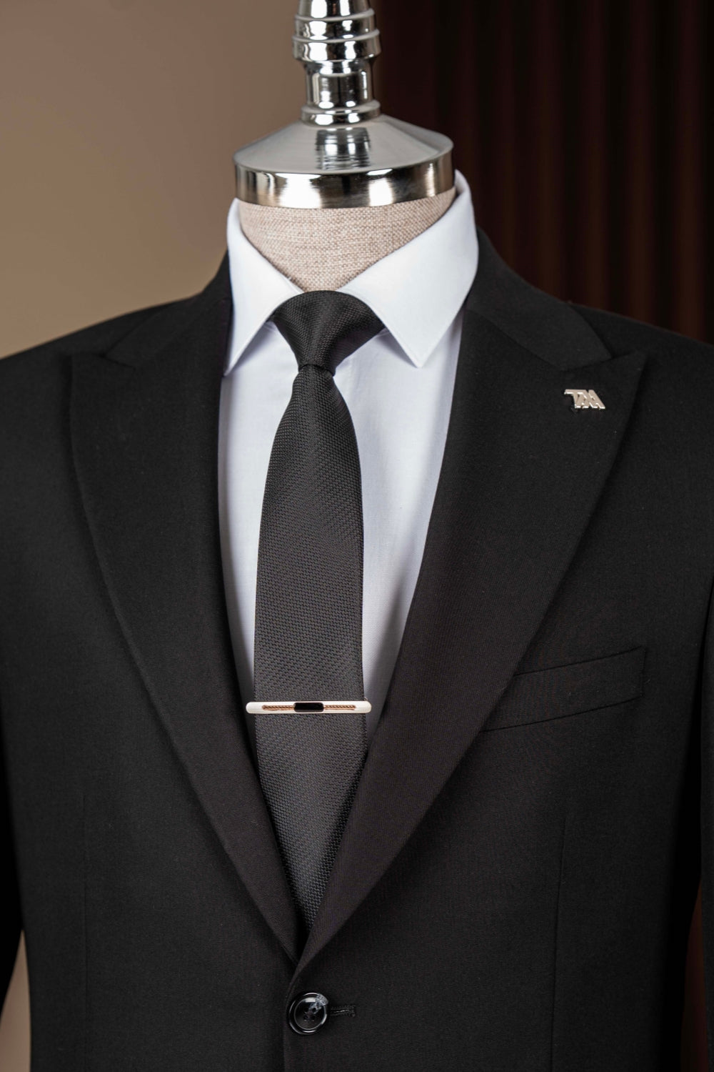 Black Peak Lapel Big and Tall Bespoke Men Suits