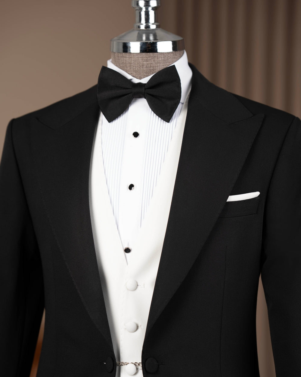 Black 3-Pieces Peak Lapel Wedding Tuxedos with White Vest