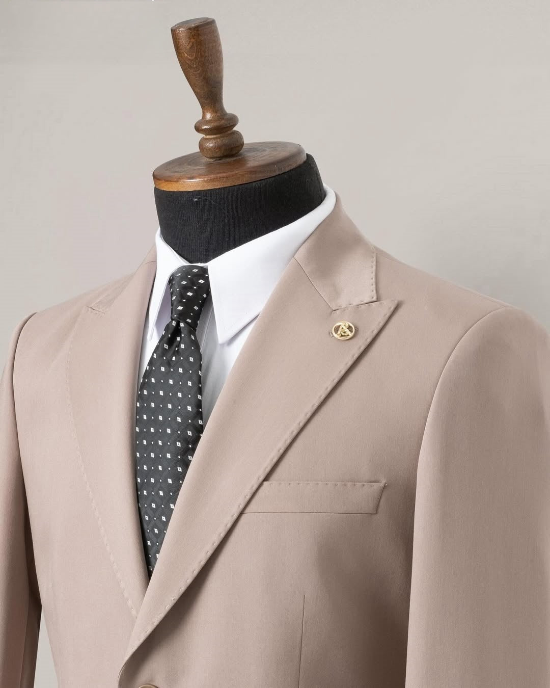 Simple Nude Pink Two Buttons Peak Lapel Men's Business Suit