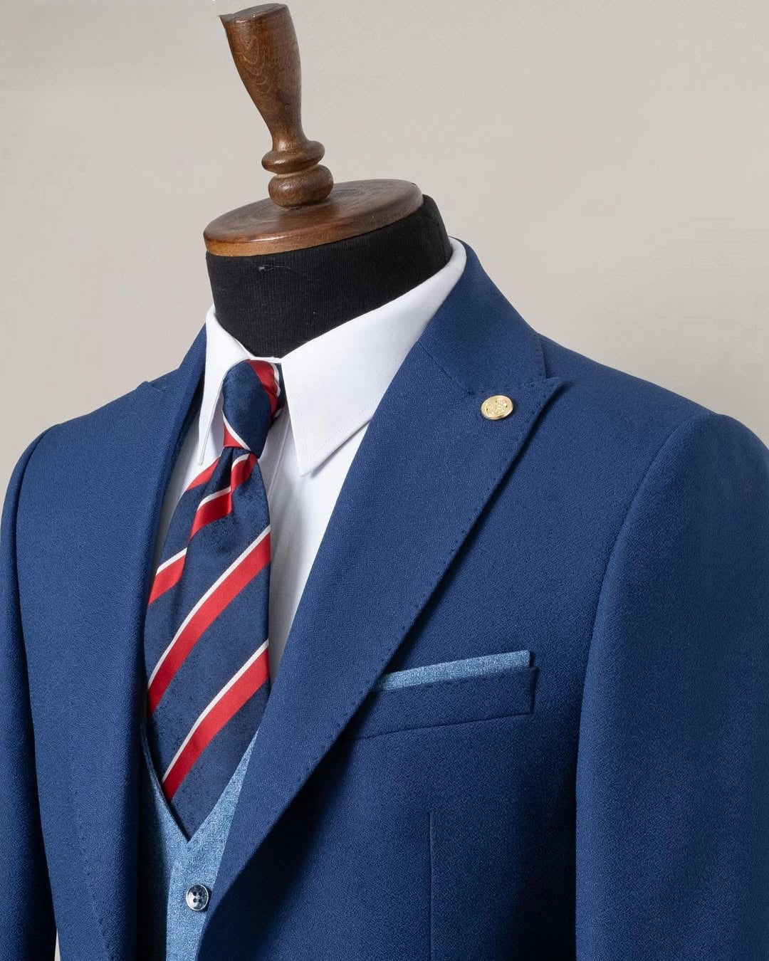 Stylish 3 Piece Blue Men's Business Suit with Waistcoat