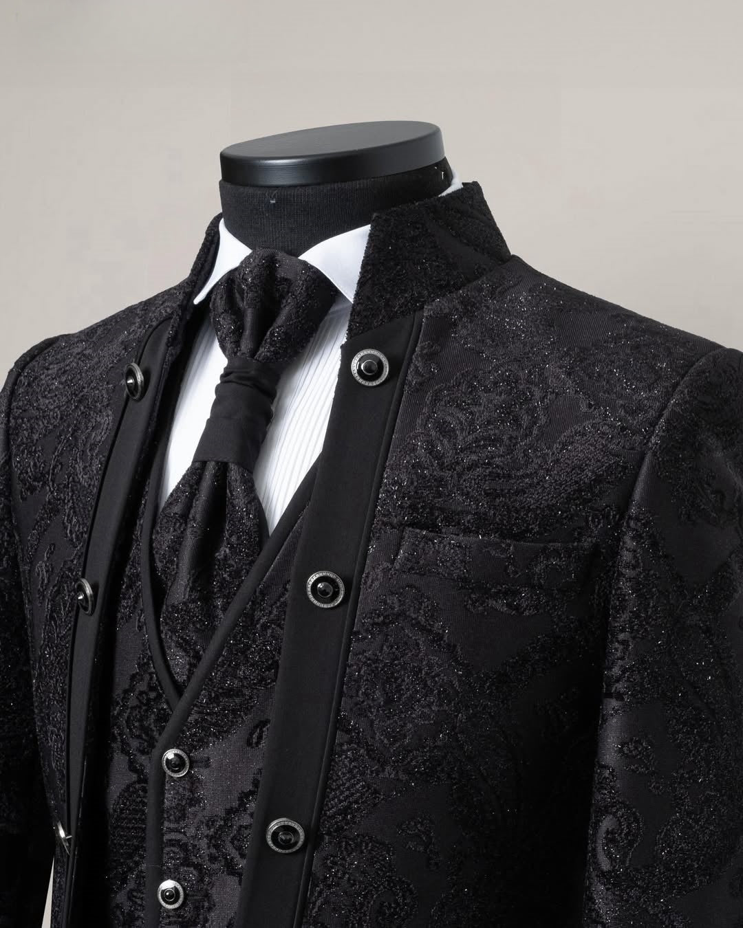 Retro Embroidery Jacquard 3 Piece Black Men's Wedding Suit with Chains