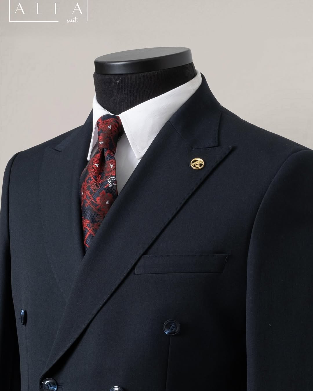 Classic Dark Navy Double Breasted Peak Lapel Business Suit