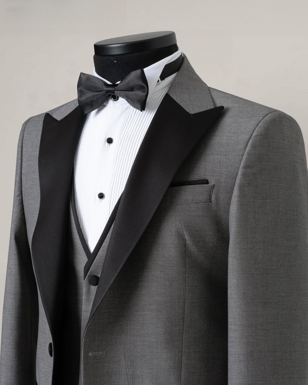 Fashion 3 Piece Gray Men's Wedding Suit with Satin Lapel