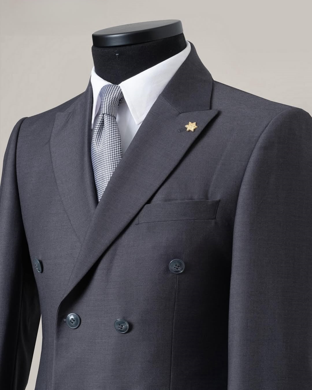 Close-fitting Dark Gray Double Breasted Business Suit
