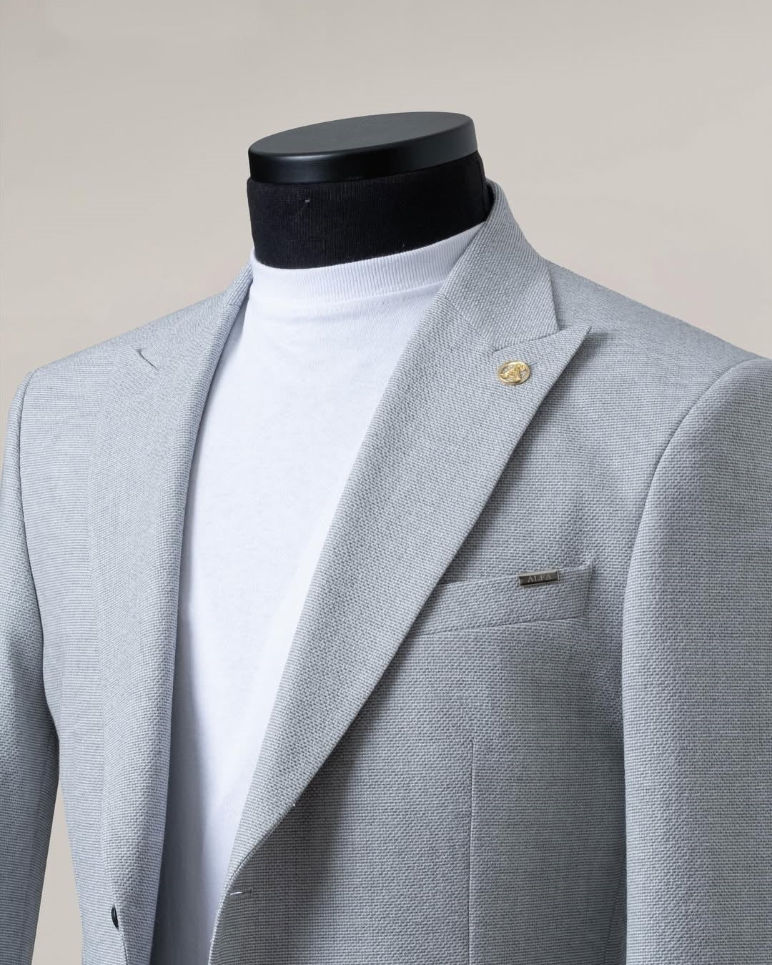 Summer Blue Cool Linen Peaked Lapel Simple Men Suit
