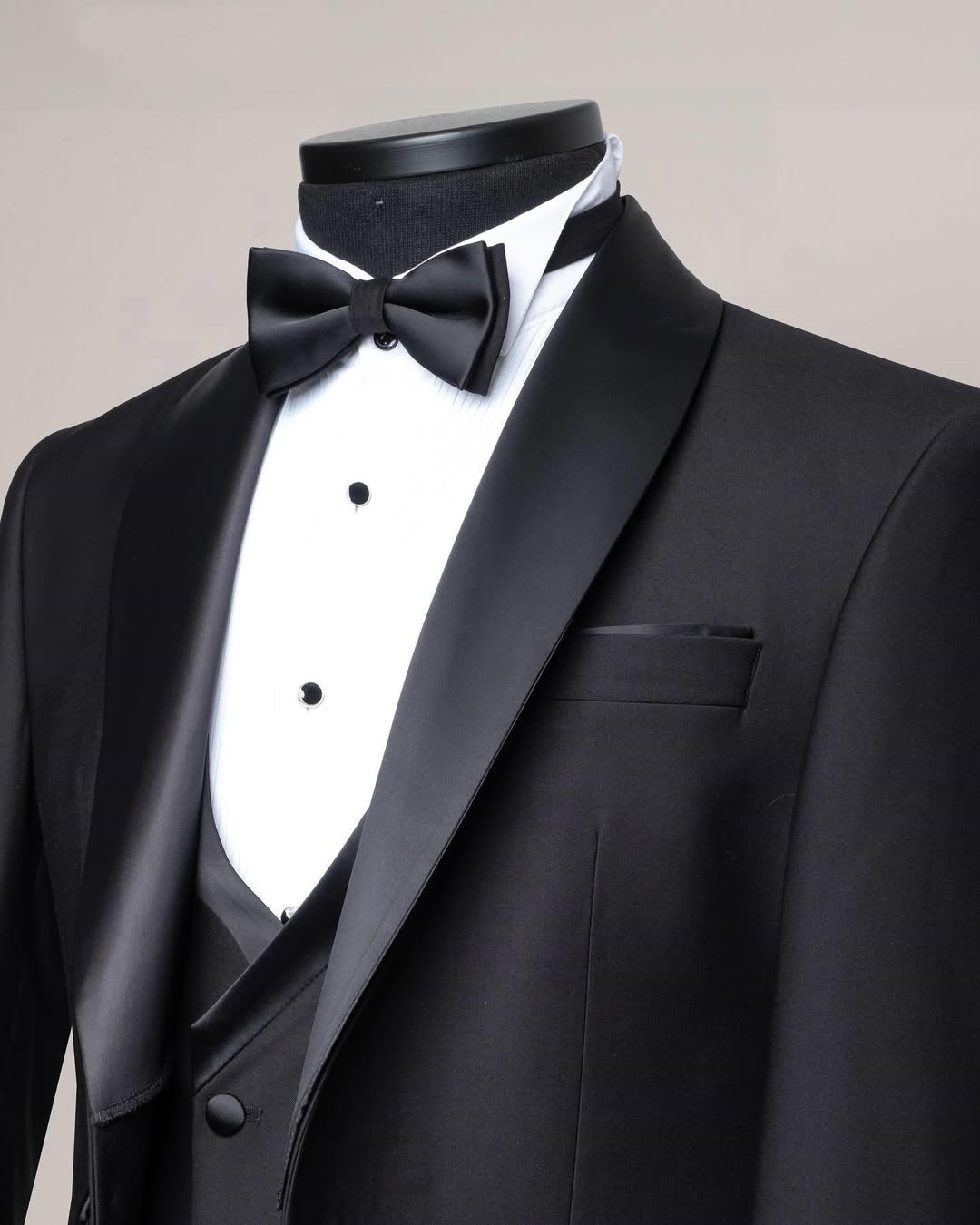 Sparkly Black Shawl Lapel Three Pieces Wedding Suits