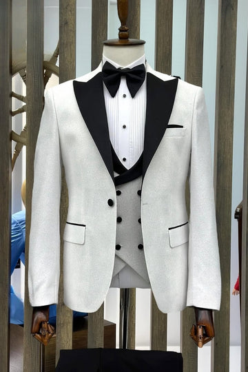 Chic White Three Pieces Prom Suits with Silk Lapel