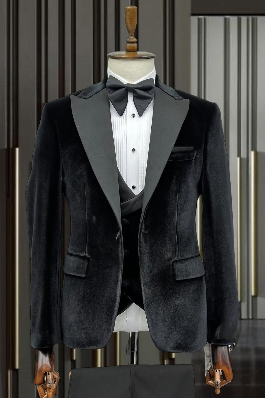 Classic Black Velvet 3 Pieces Close Fitting Prom Suits for Men